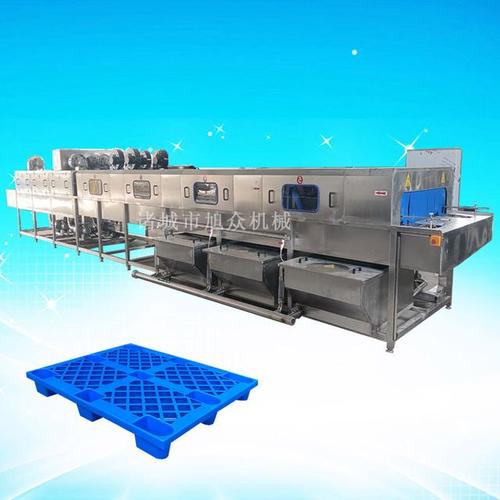 托盤清洗設備分為三段清洗,水可以循環(huán)使用,節(jié)約能水資源
